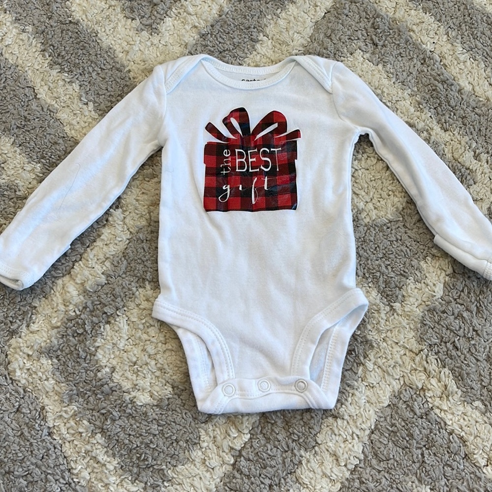 Carters newborn onesie ~ super cute for the holidays 🎄🎄💘